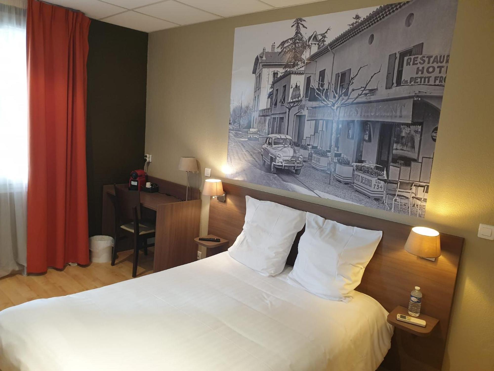Logis Hotels Et Restaurant La Pause Rn7 La Coucourde Exterior foto