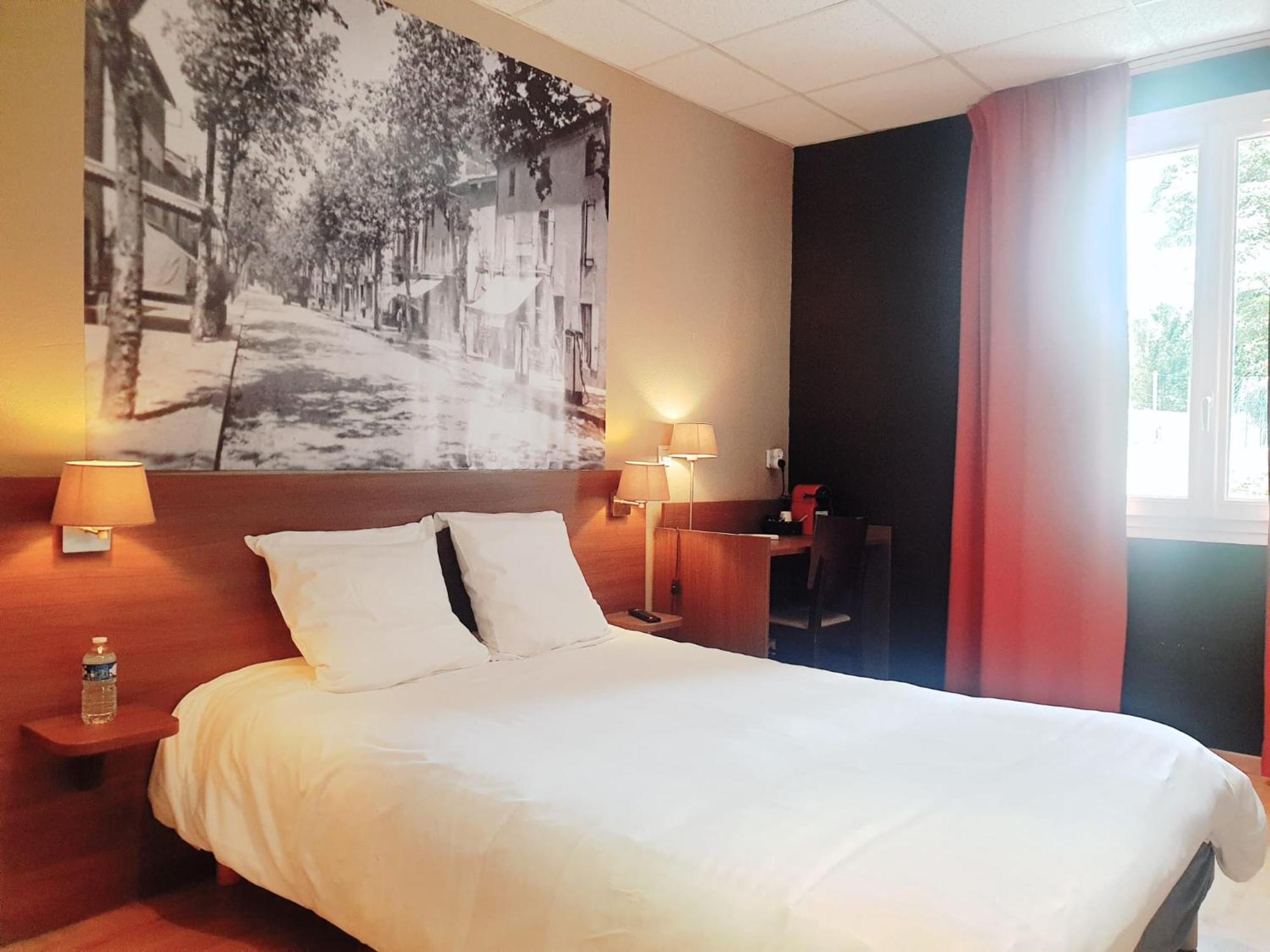Logis Hotels Et Restaurant La Pause Rn7 La Coucourde Exterior foto